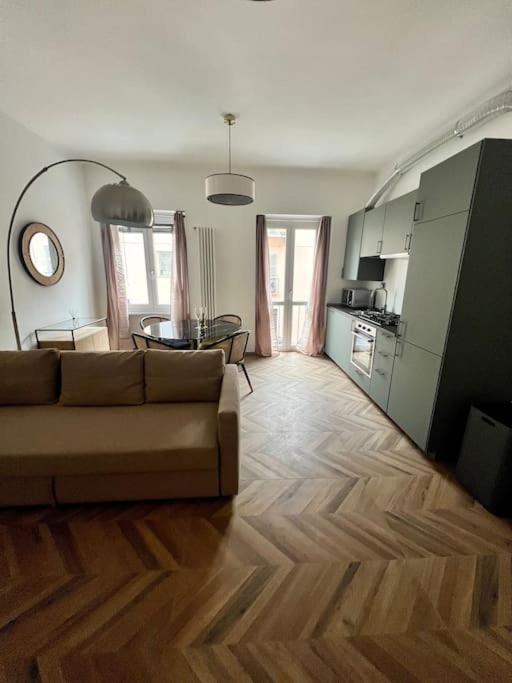 טורינו Casa Sassari - Vicino Porta Susa F.S. מראה חיצוני תמונה